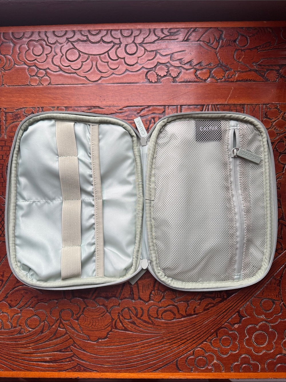 Daisy Print Olive Green Travel Cosmetic Bag - Picture 2 of 3